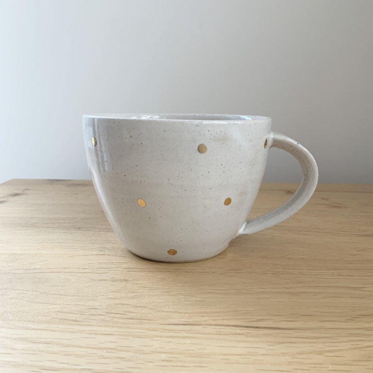 Stoneware cup with Gold Lustre Spot design