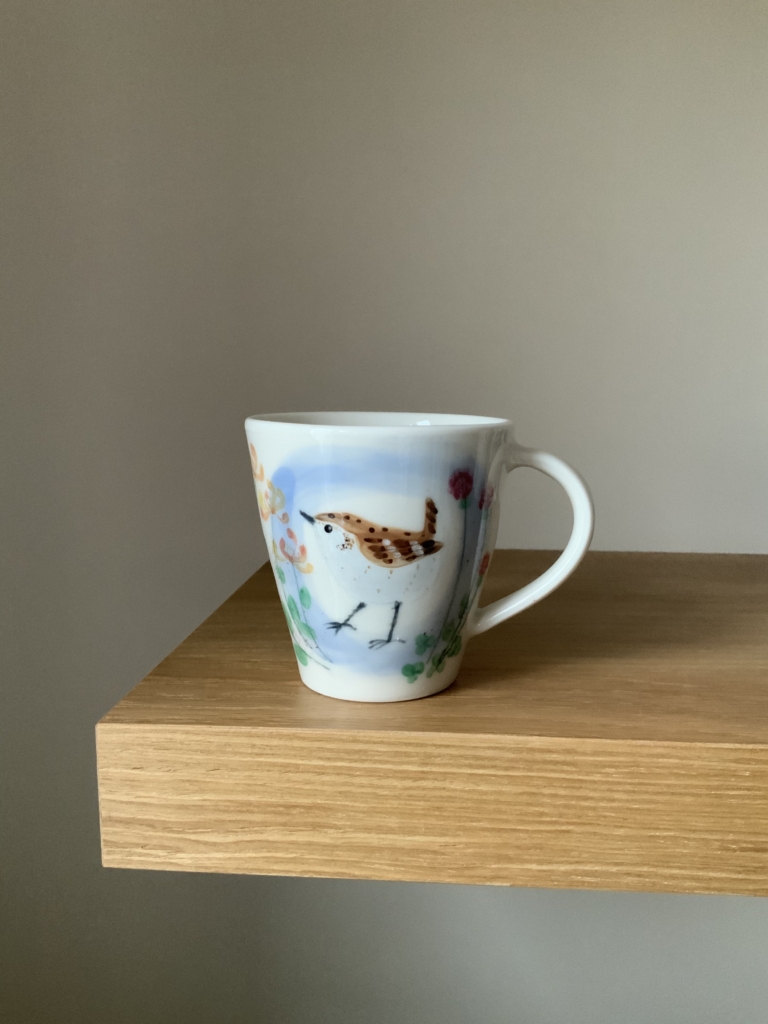 Porcelain mug with botanical design and wren